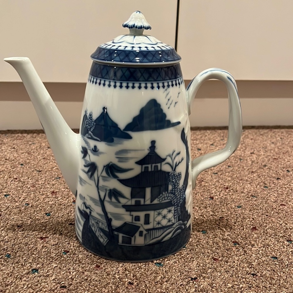 mottahedeh tea or coffee pot .. a rare find